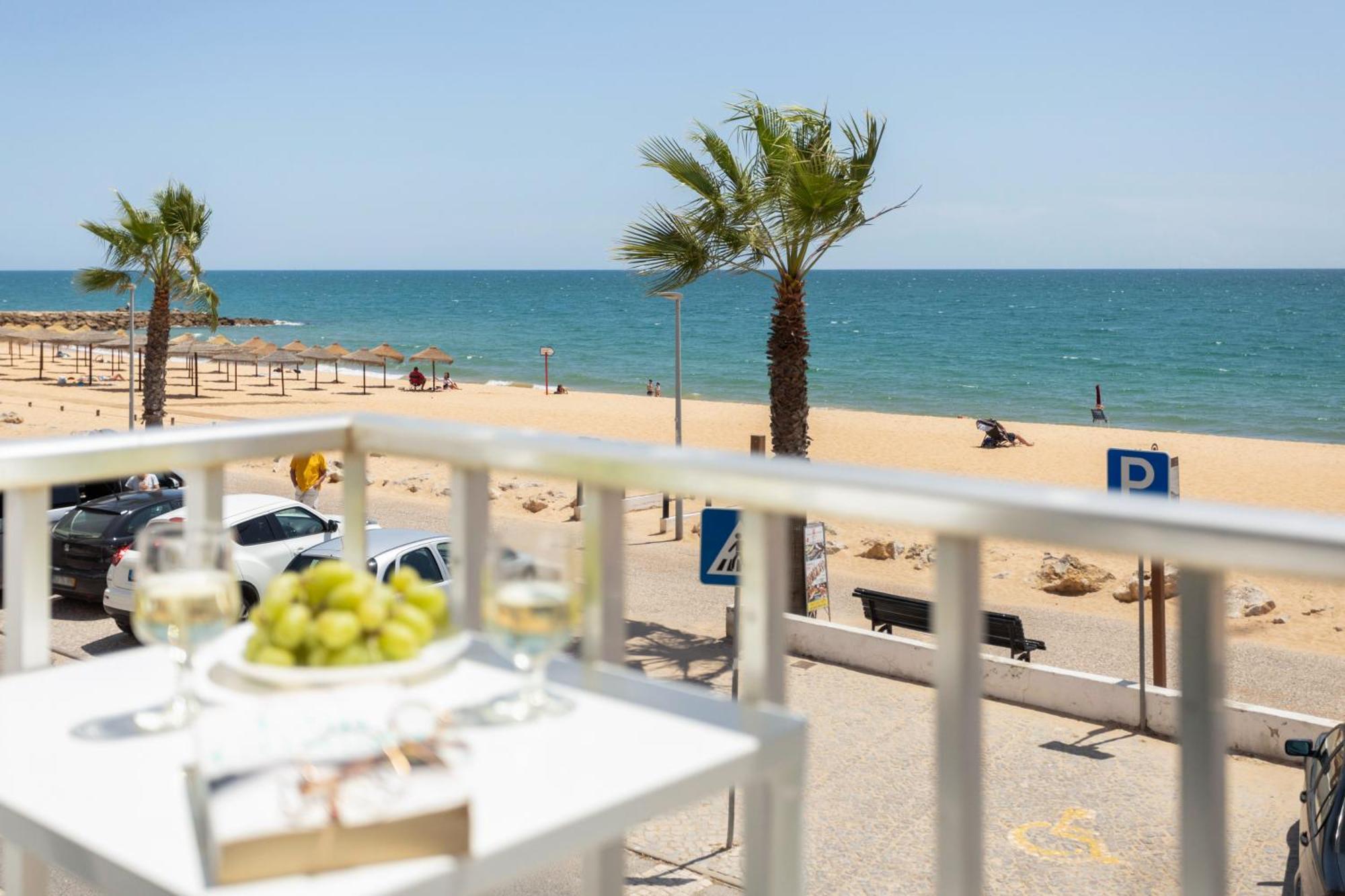 Centralgarve - Stunning Beach Front Studio - Astro Quarteira Quarto foto
